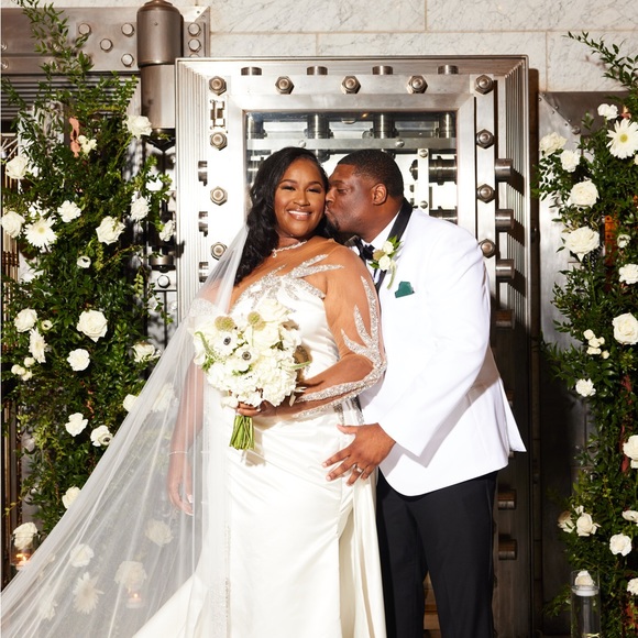 I am selling my DiDomenico custom wedding dress - Picture 5 of 5